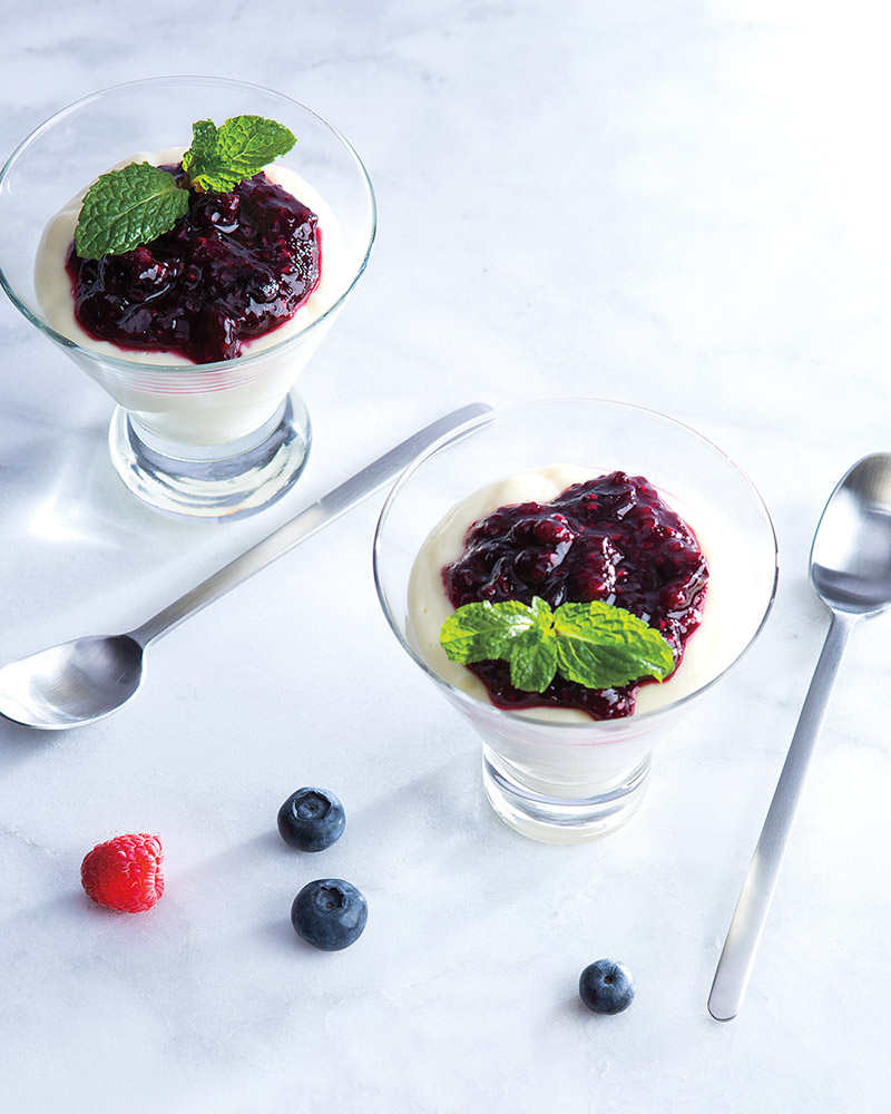 Homemade Vanilla Pudding with Berries<br />

